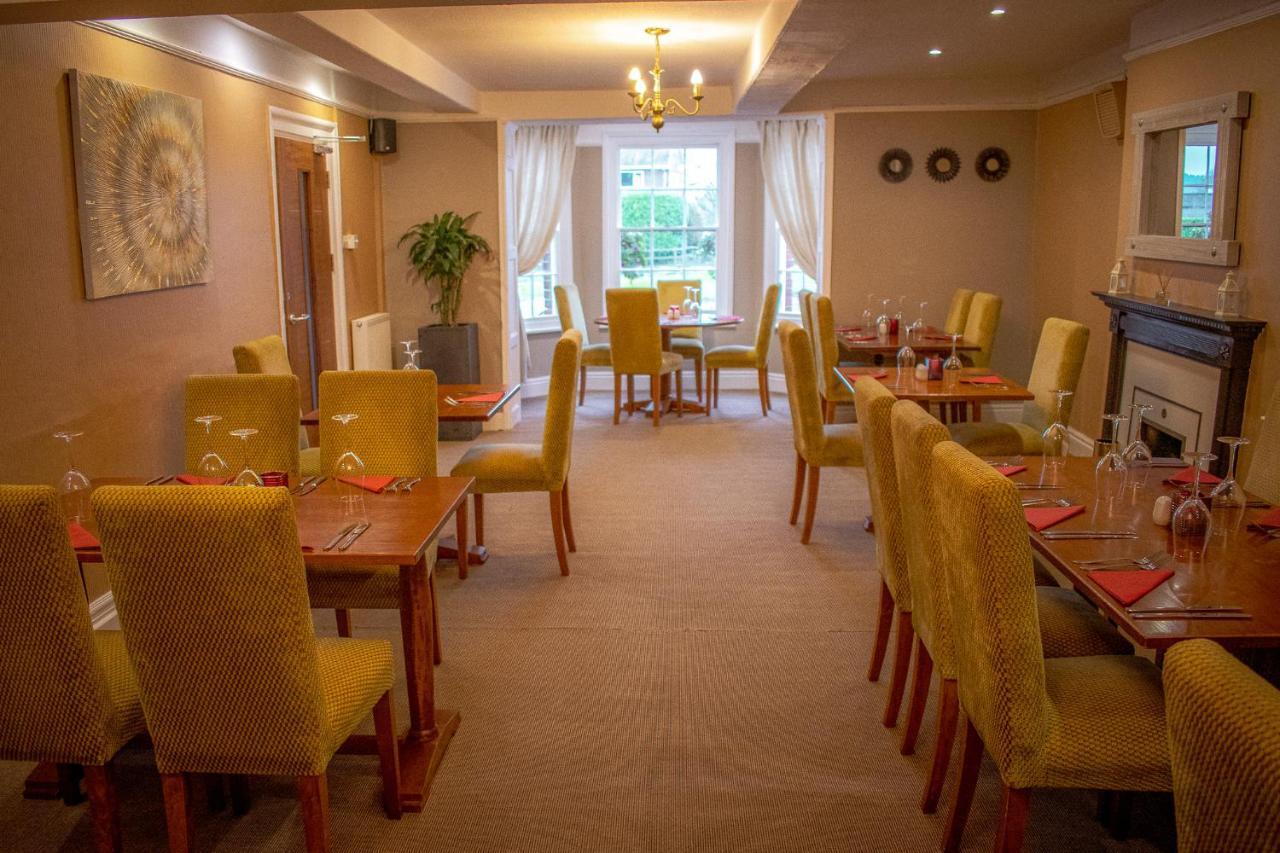 Llansantffraid-ym-Mechain The Lion Hotel المظهر الخارجي الصورة