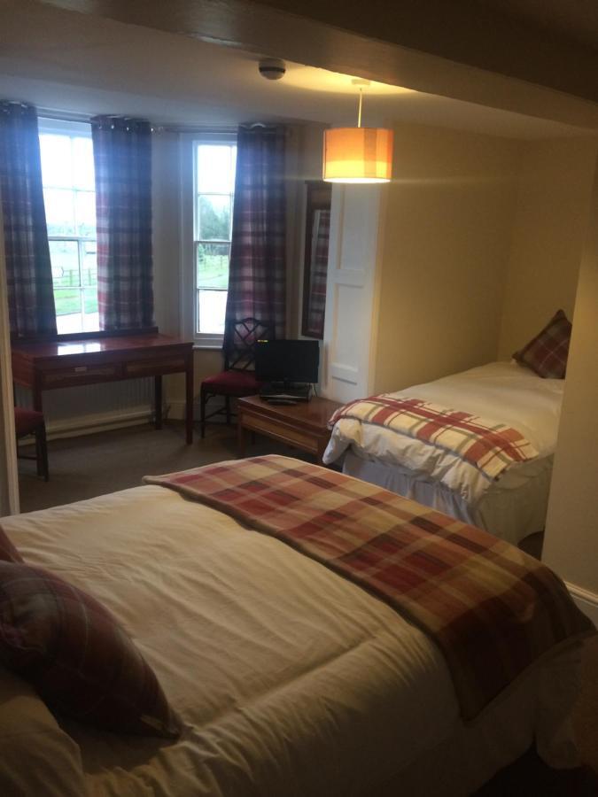 Llansantffraid-ym-Mechain The Lion Hotel المظهر الخارجي الصورة